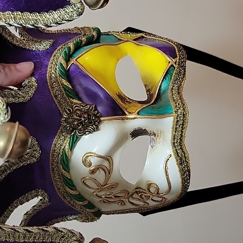 Mask - Picture 2 of 10